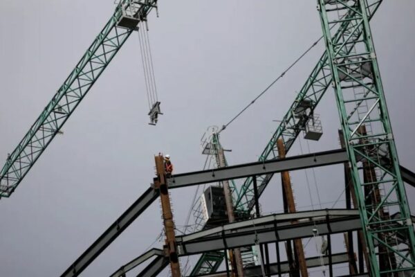 Actividad económica cierra el año con ligera alza; avanza 0.4% en diciembre: Inegi