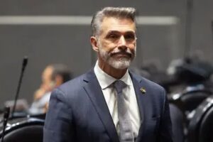 Morena abre procedimiento contra Sergio Mayer por participar en La Casa de los Famosos