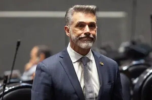 Morena abre procedimiento contra Sergio Mayer por participar en La Casa de los Famosos