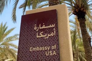 EE.UU. cierra sus embajadas en Kuwait y Arabia Saudita por ataques iraníes