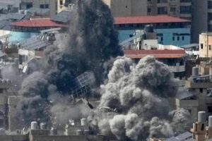 Irán detiene bombardeos contra países vecinos; responderá si es atacado, advierte su presidente