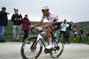 Isaac del Toro es tercer lugar en la Strade Bianche; Tadej Pogacar se lleva el triunfo