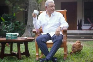 AMLO no está internado en el Hospital Central Militar