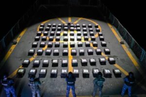 Marina asegura casi 2 toneladas de cocaína frente a Acapulco