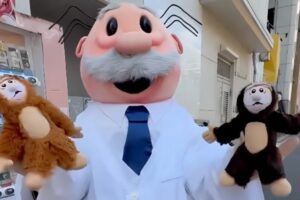 Dr. Simi conquista Tokio con su nuevo peluche del mono ‘Punch’