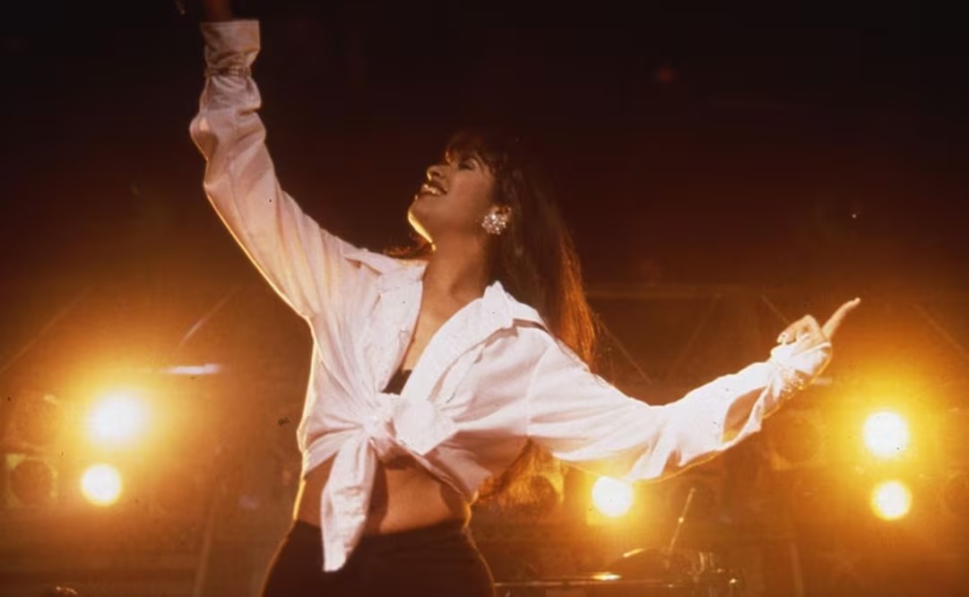 Hermana de Selena Quintanilla demanda a Shein; acusa a la empresa de usar la imagen de la cantante sin permiso