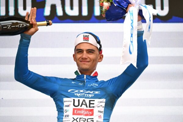 Isaac del Toro recupera el liderato de la Tirreno-Adriático 2026 tras terminar la Etapa 5 en segundo lugar