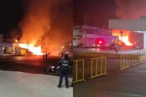 Voraz Incendio Consume Locales de la Central de Abasto en Puebla