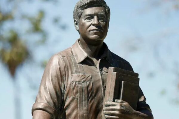 California aprueba proyecto para cambiar Día de César Chávez tras denuncias de âbûsôs
