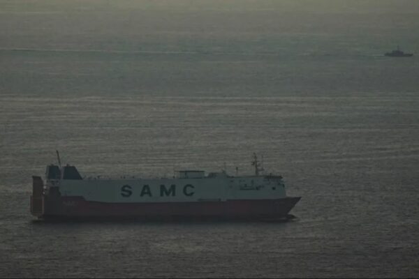 Irán permite el paso a barcos iraquíes por el estrecho de Ormuz