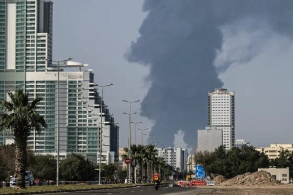 Irán dice que atacó complejo petroquímico saudí de Jubail en represalia por ataques de Estados Unidos