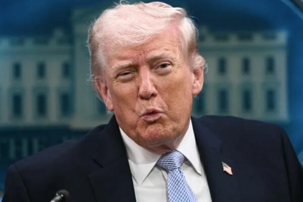 Donald Trump amenaza con aranceles del 50% a países que vendan armas a Irán