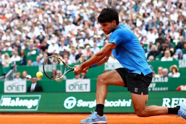 Alcaraz arrasó y obtuvo su victoria número 300