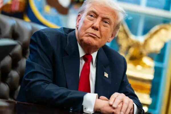 Buques de guerra estadunidenses cruzan el estrecho de Ormuz