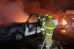 Fuego consume, al menos, 21 autos de CFE en Tuxtla Gutiérrez