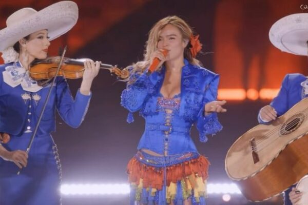Karol G hace historia en Coachella al ritmo del ‘Son de la Negra’ con un mariachi de mujeres