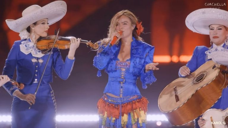 Karol G hace historia en Coachella al ritmo del ‘Son de la Negra’ con un mariachi de mujeres