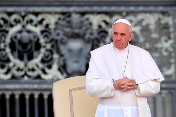 León XIV recuerda a Francisco a un año de su muerte; destaca su cercanía con los más pobres y débiles